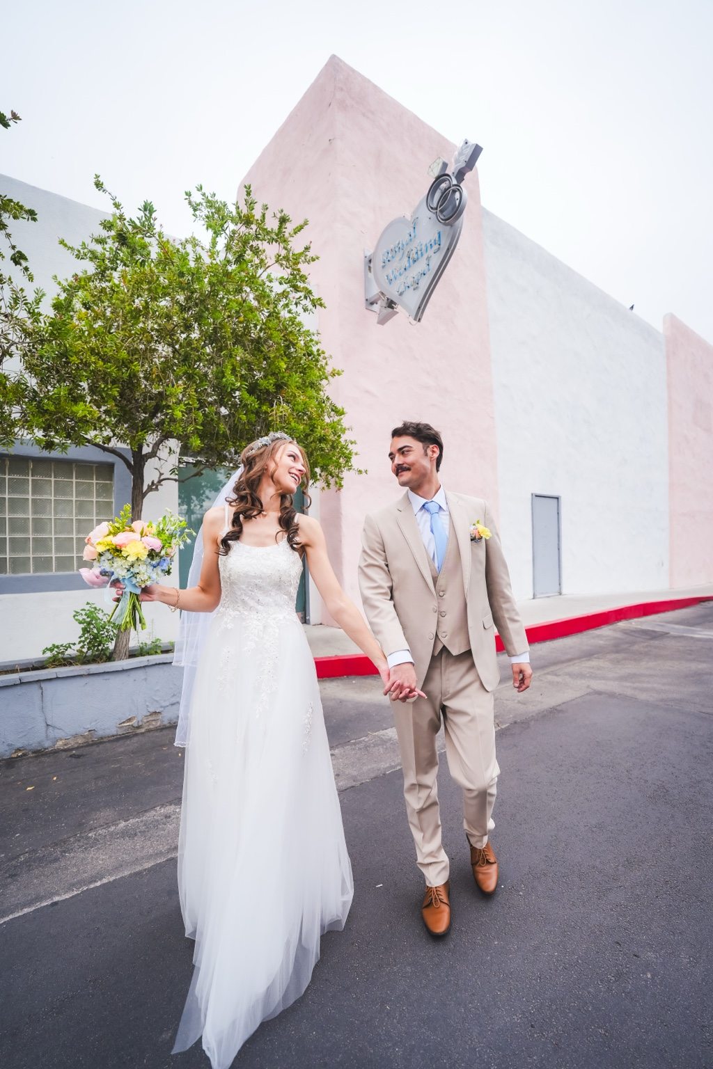 Las Vegas wedding couple with pastel bouquet